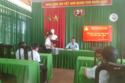 Liên đội TH Nguyễn Huệ tổ chức hội thi chỉ huy Đội giỏi cấp trường năm học 2025_2026. Chọn chỉ huy tham gia chỉ huy Đội giỏi xã Ea Ning